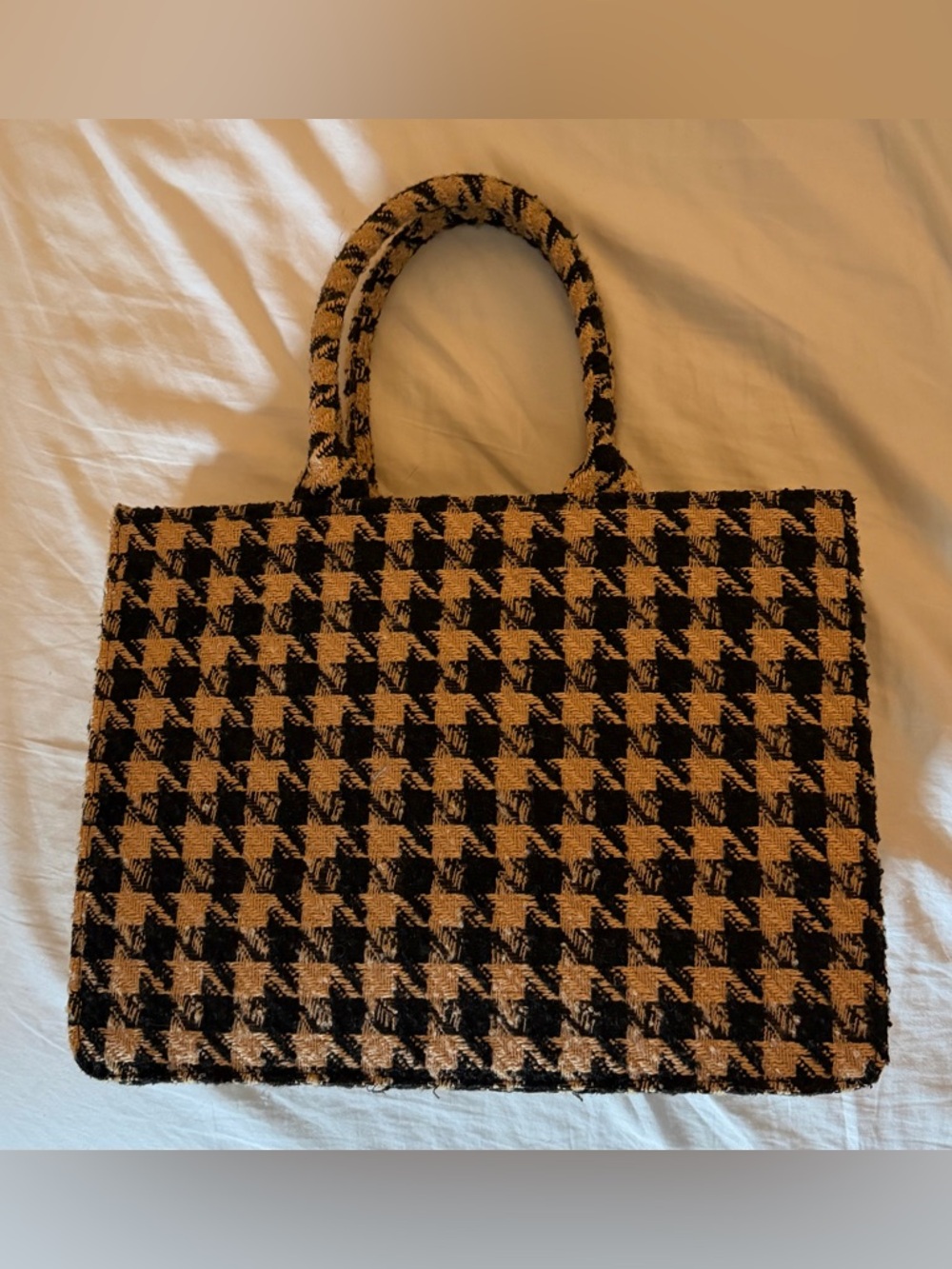 Rosie Daze Classic Houndstooth Tote Bag in Black and Tan